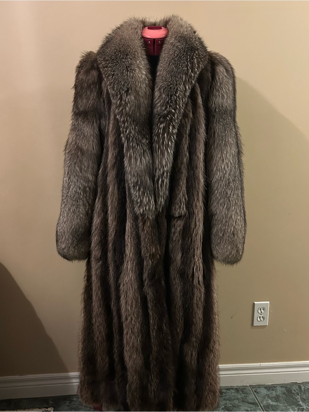 Luxury Women's Full-Length Gray Fur Coat Racoon with Fox Collar